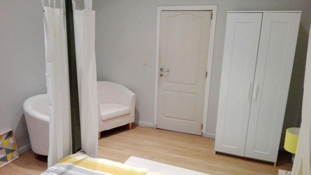 Central Yellow Apartment Brussel Eksteriør bilde